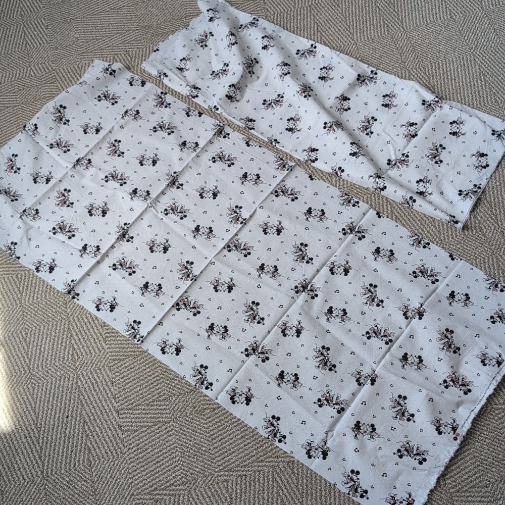 Spring Creative Disney Mickey & Minnie Musical Cotton Quilt Craft Fabric - Picture 8 of 9